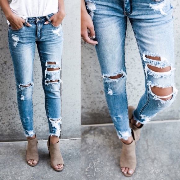 ✨SALE✨SIZE 3💗Distressed Skinny Jeans - Picture 2 of 5